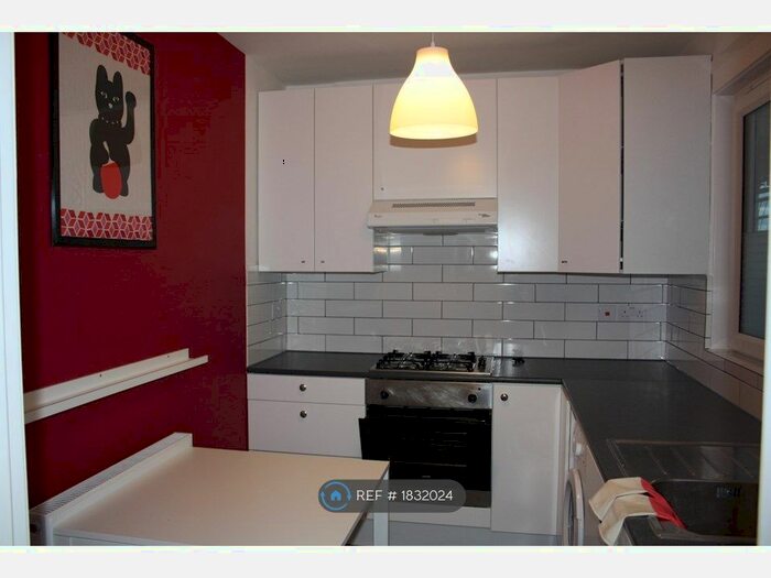 2 Bedroom Flat To Rent In Southampton Way, London, SE5