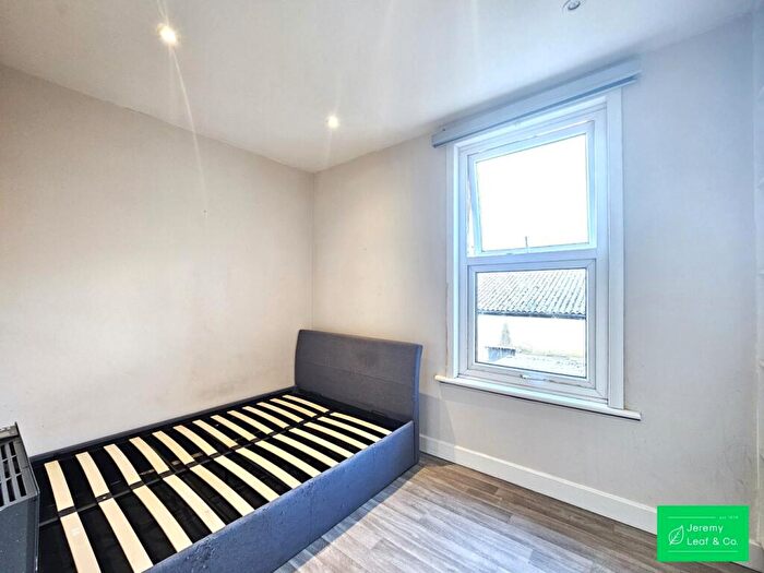 Studio To Rent In High Road, East Finchley, N2
