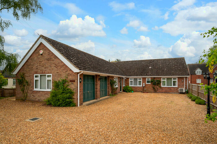 4 Bedroom Detached Bungalow For Sale In Green End Road, Great Barford, Bedford, MK44