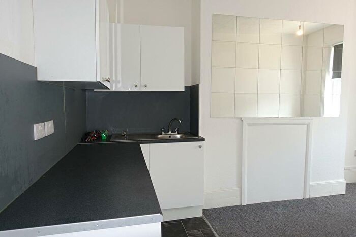 1 Bedroom Flat To Rent In Jevington Gardens, Eastbourne, BN21