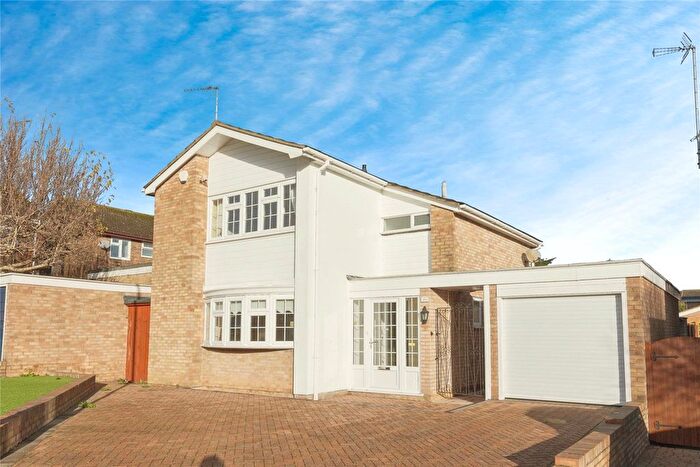 3 Bedroom Detached House For Sale In Cranleigh Drive, Swanley, Kent, BR8