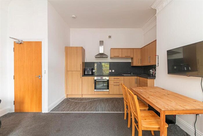 5 Bedroom Flat To Rent In Otterburn Villas, Jesmond, Newcastle Upon Tyne, NE2