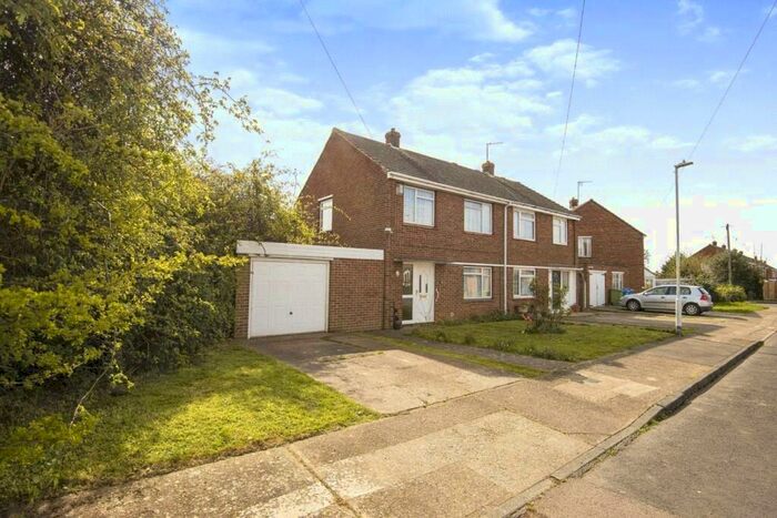 3 Bedroom Semi-Detached House To Rent In Middletune Avenue, Sittingbourne, Kent, ME10