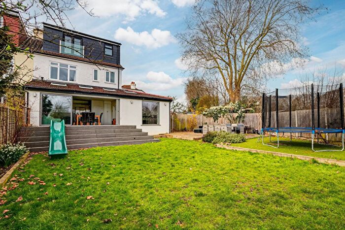 4 Bedroom Semi-detached House For Sale In Egmont Road, New Malden, KT3