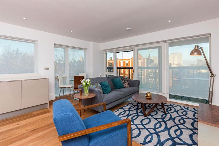 2 Bedroom Apartment To Rent In Holloway Road, N7