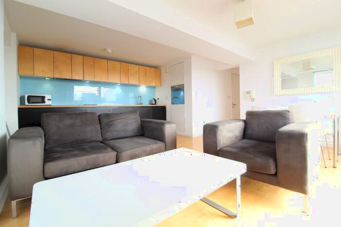 2 Bedroom Flat To Rent In Saxton, The Avenue, Leeds, West Yorkshire, LS9