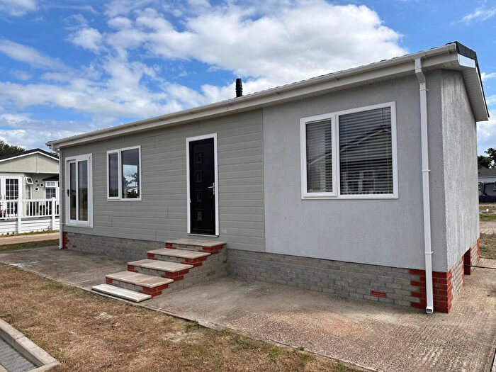 2 Bedroom Park Home For Sale In Bury St. Edmunds, Suffolk, IP28