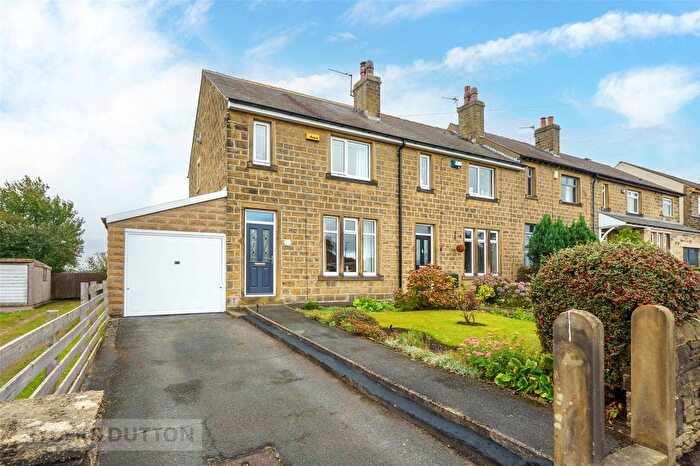 3 Bedroom End Terrace House For Sale In Moor Lane, Netherton, Huddersfield, West Yorkshire, HD4
