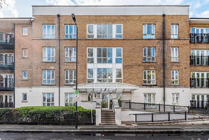2 Bedroom Flat For Sale In St. Georges Way, London, SE15