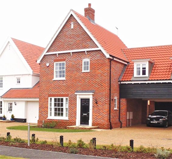 3 Bedroom Link Detached House For Sale In Shearwater Way, Reydon, Southwold, IP18