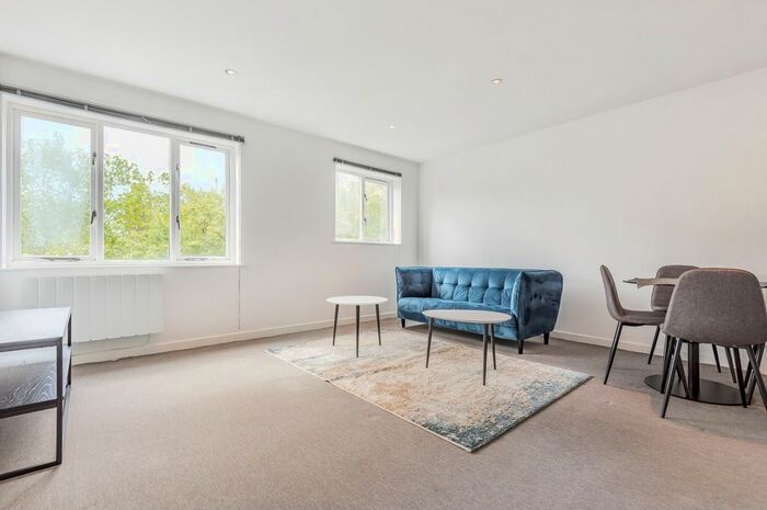 1 Bedroom Flat To Rent In Pages Walk, Towergate, SE1