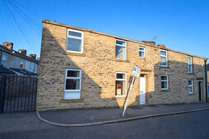 3 Bedroom Terraced House For Sale In Entwistle Street, Darwen, BB3