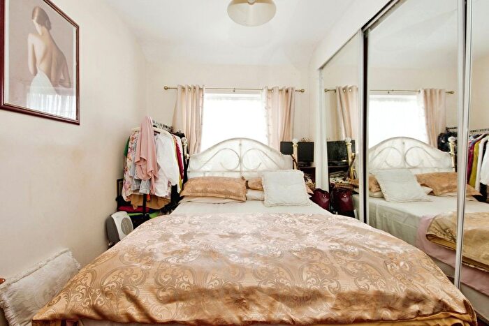 3 Bedroom Terraced House For Sale In Monoux Grove, London, E17