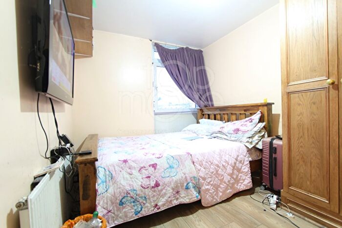 1 Bedroom Terraced House To Rent In Dovet Court, Mursell Estate, London, SW8