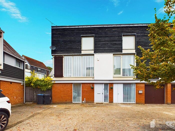 3 Bedroom Link Detached House To Rent In Allis Mews, New Hall, Harlow, CM17