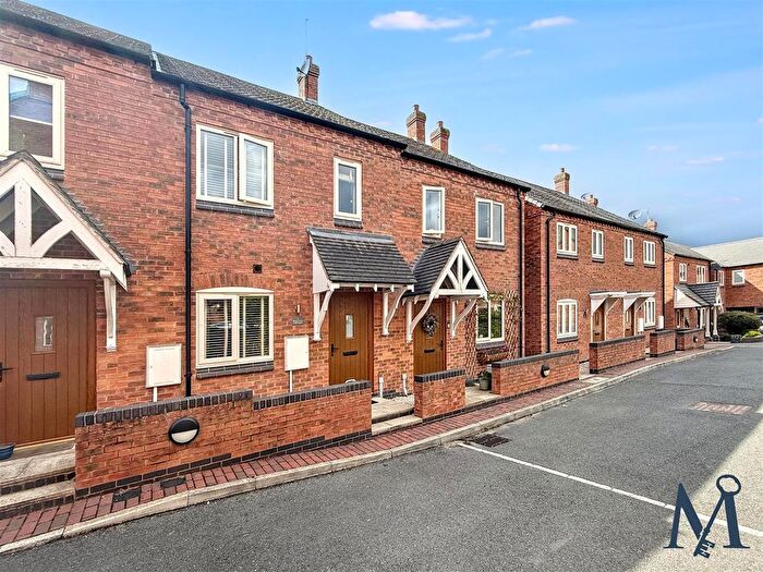 3 Bedroom Town House For Sale In Rock View Close, Whitwick, Coalville, LE67