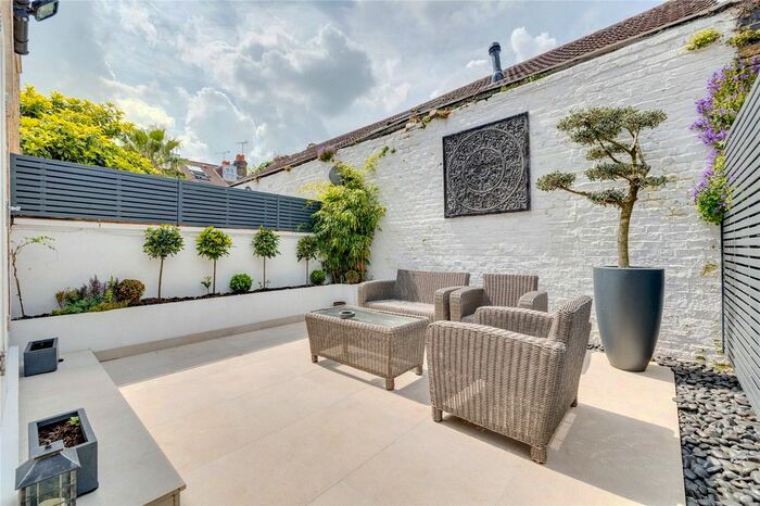 2 Bedroom Flat To Rent In Munster Road, Munster Village, SW6