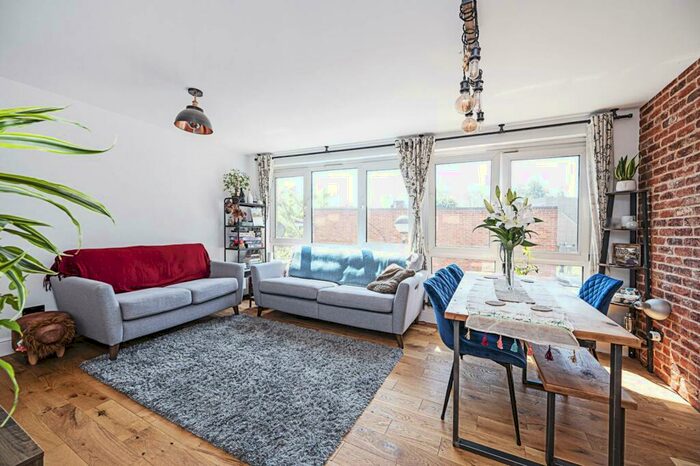 2 Bedroom Flat To Rent In Ravenscroft Street, , Shoreditch, London, E2