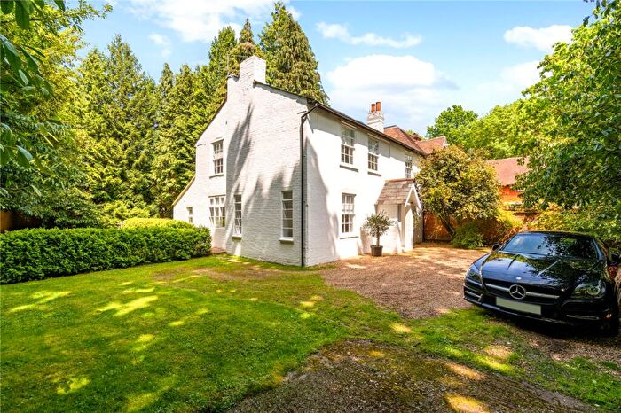 3 Bedroom Semi Detached House For Sale In London Road, Windlesham, GU20