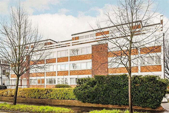 2 Bedroom Flat For Sale In Church Grove, Kingston Upon Thames, KT1