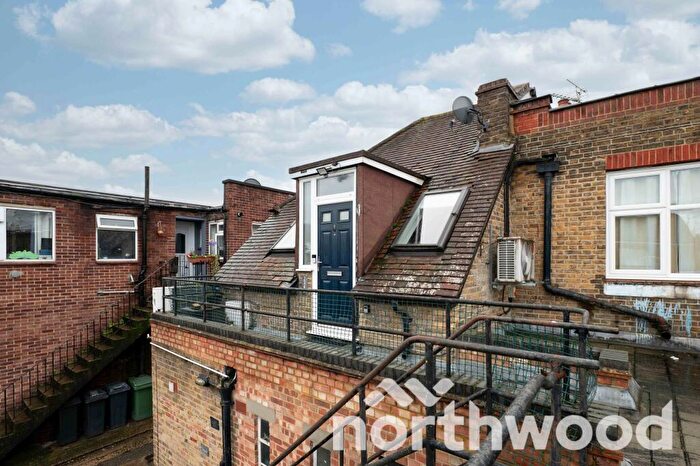 1 Bedroom Flat For Sale In Chessington Road, West Ewell, Epsom, KT19