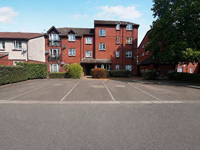 2 Bedroom Flat For Sale In Knowles Close, Yiewsley, West Drayton, UB7
