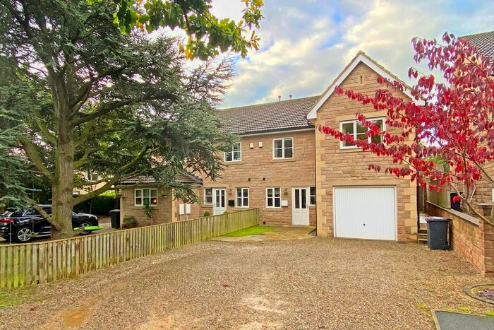 4 Bedroom Town House To Rent In Cedar Grove, Harrogate, HG2