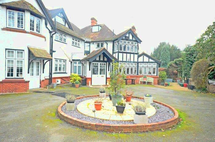 2 Bedroom Apartment To Rent In Fircroft, Stoke Poges, SL2