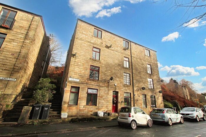 2 Bedroom Apartment For Sale In Clewer Place, Todmorden, OL14