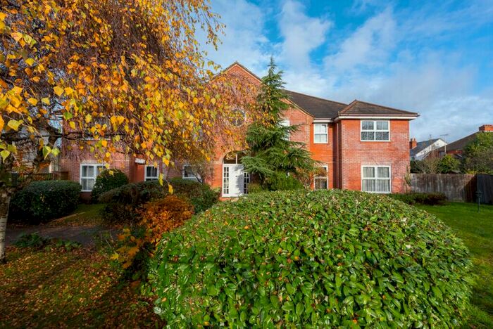 2 Bedroom Apartment To Rent In Reading Road, Farnborough, GU14