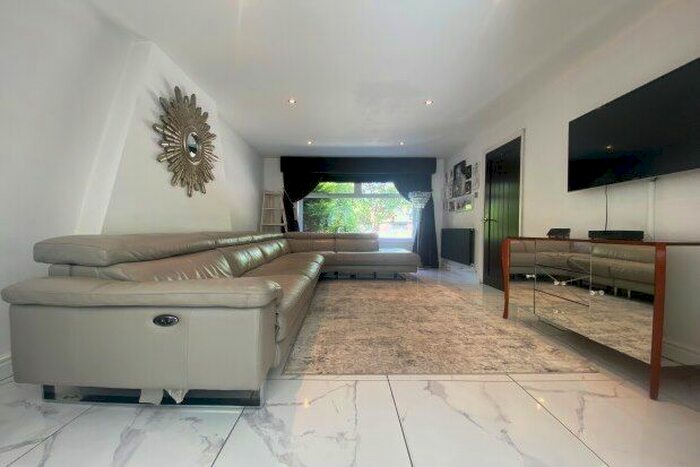 3 Bedroom Property To Rent In Cuckoo Way, Liverpool, L25