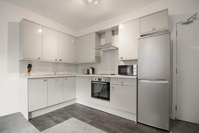 3 Bedroom Flat To Rent In St Peter Street, West End, Dundee, DD1