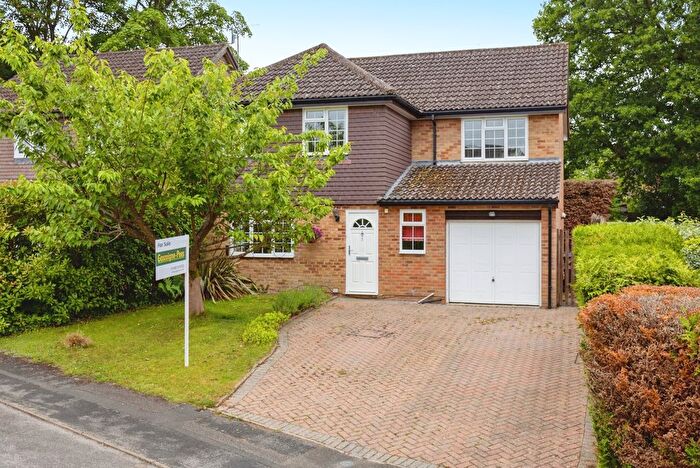 3 Bedroom Detached House For Sale In Davies Close, Godalming, Surrey, GU7