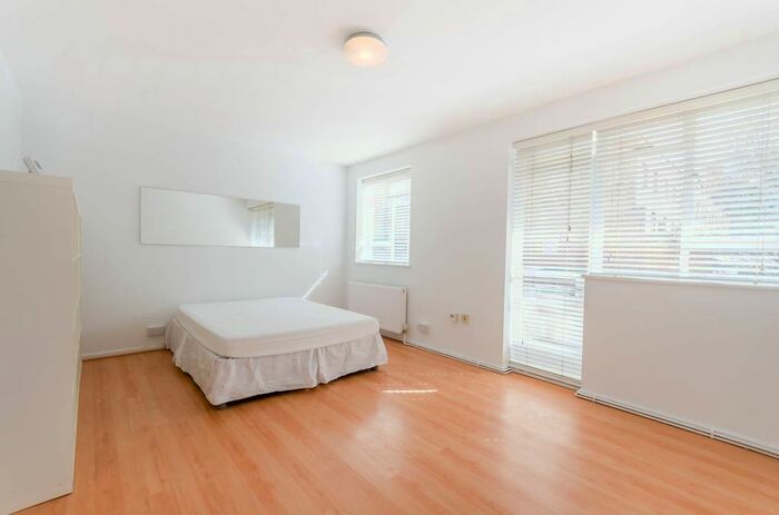 Studio To Rent In John Aird Court, Little Venice, London, W2