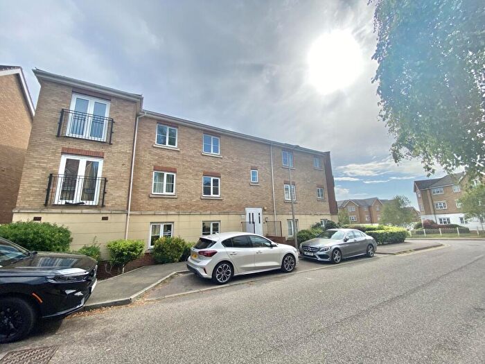 2 Bedroom Flat To Rent In Windermere Avenue Pufleet, RM19