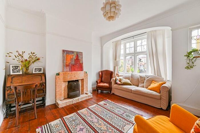 3 Bedroom Terraced House For Sale In Lordship Lane, London, SE22