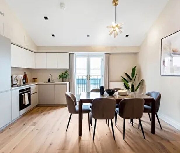 3 Bedroom Flat To Rent In Pimlico Road, London, SW1W