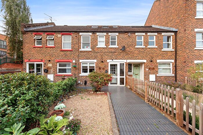 4 Bedroom Terraced House For Sale In Hamilton Road, London, SE27