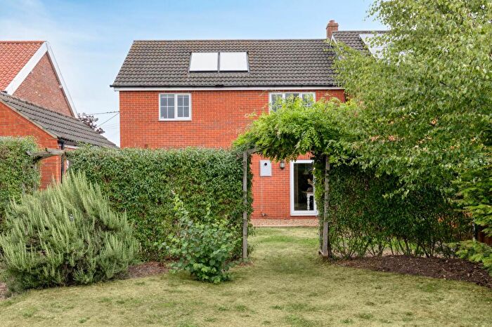 3 Bedroom Semi-Detached House For Sale In Lyng, NR9