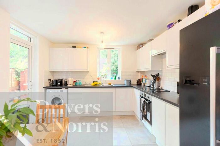 5 Bedroom Town House To Rent In Tolmers Square, Euston, London, NW1