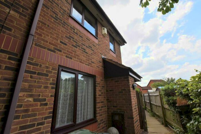 1 Bedroom Cluster House To Rent In Boxberry Gardens, Walnut Tree, MK7