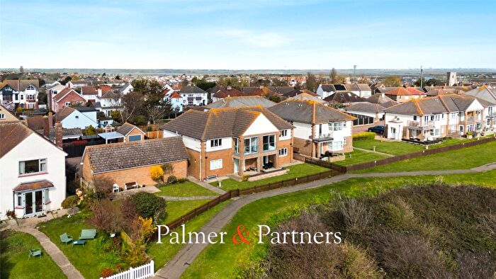 2 Bedroom Apartment For Sale In Southview Drive, Walton On The Naze, Essex, CO14