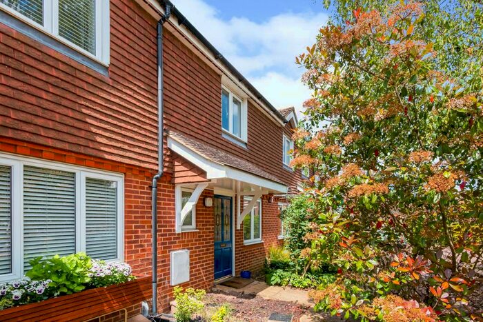 2 Bedroom House To Rent In Godalming, Surrey, GU7
