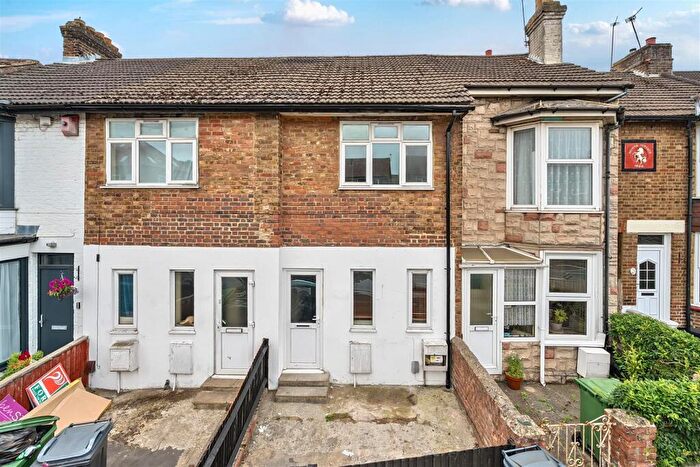 3 Bedroom Terraced House For Sale In Tonbridge Road, Maidstone, ME16