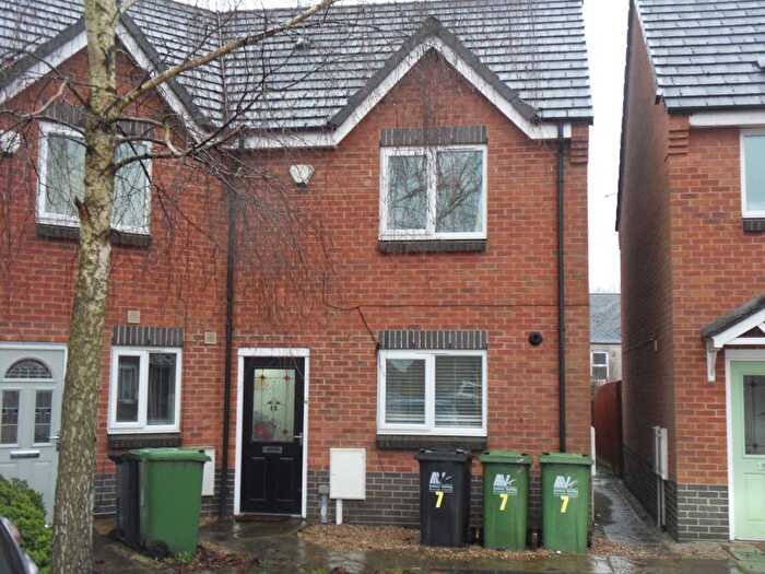 3 Bedroom Town House To Rent In Eames Close, Heanor, DE75