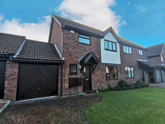 3 Bedroom Semi-Detached House To Rent In Middlemead, Broadmead Village, CT19