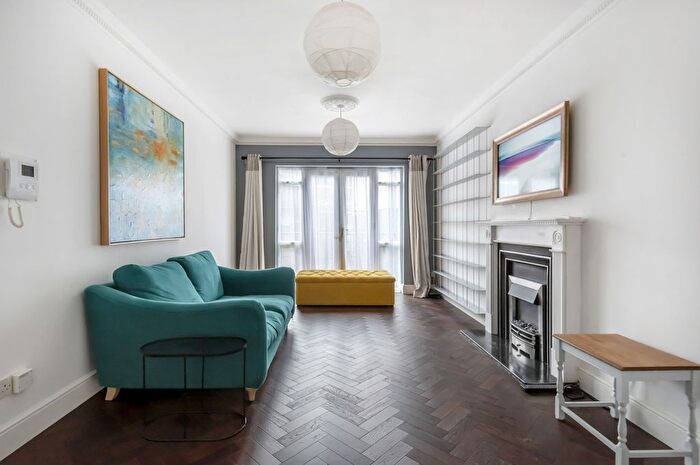 1 Bedroom Flat To Rent In Leathermarket Court, London, SE1