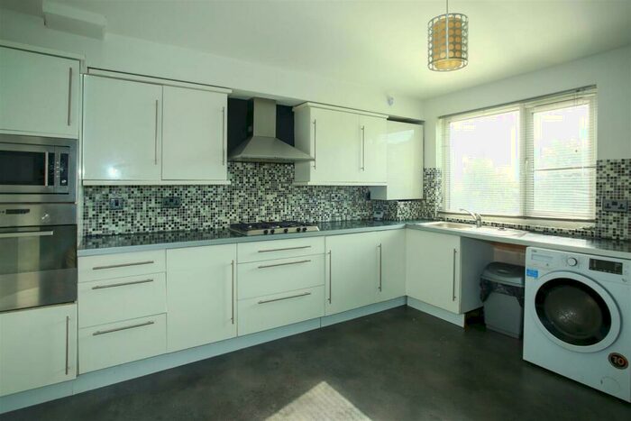 2 Bedroom Flat To Rent In Princess CloseGedlingNottingham, NG4