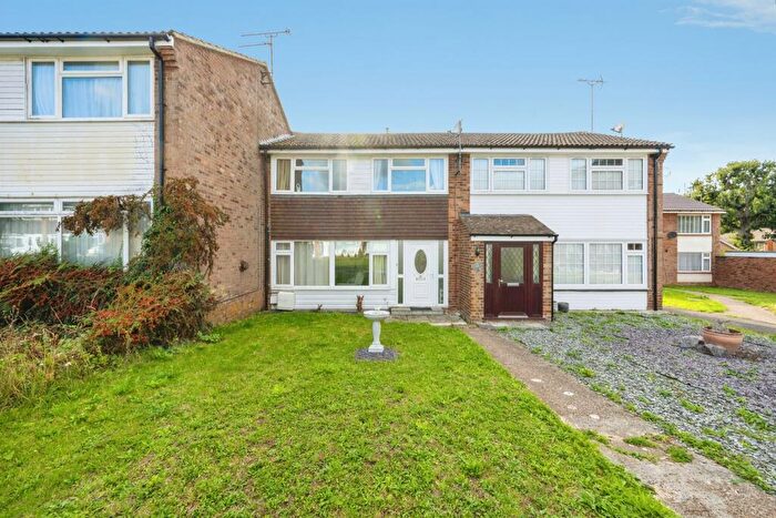 3 Bedroom Terraced House For Sale In Collings Wells Close, Caddington, Luton, LU1