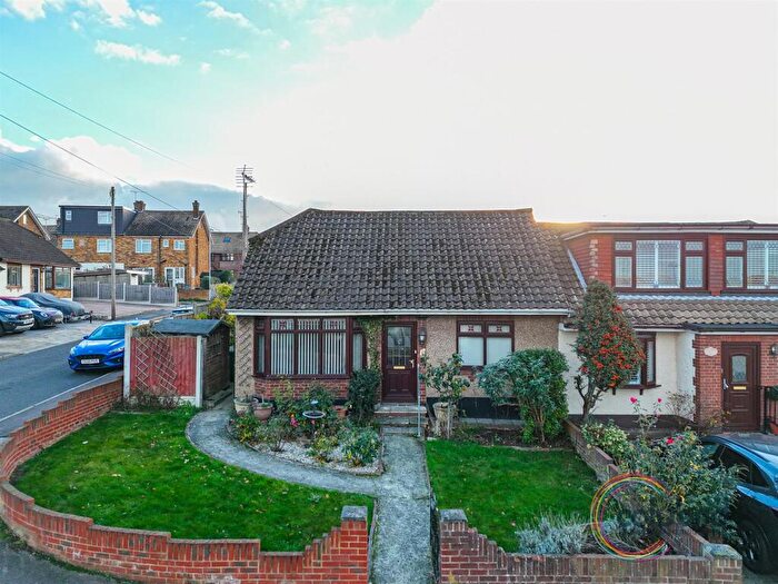 2 Bedroom Semi-Detached Bungalow For Sale In Birchwood Road, Corringham, SS17